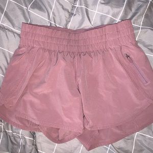 SOLD — Lululemon Mauve Tracker Short 4”